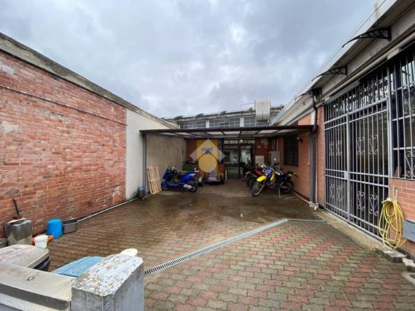 negozio in affitto a Torino in zona Parella