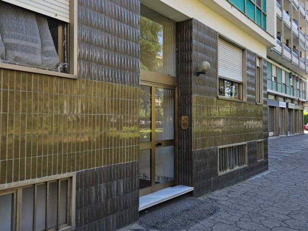 negozio in affitto a Torino in zona Mirafiori Sud