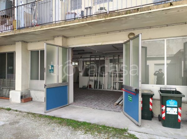 negozio in affitto a Torino in zona Mirafiori Sud