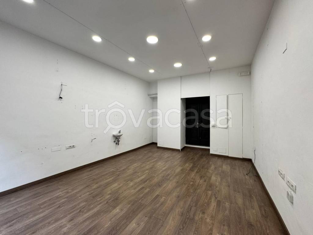 negozio in affitto a Torino in zona Cenisia