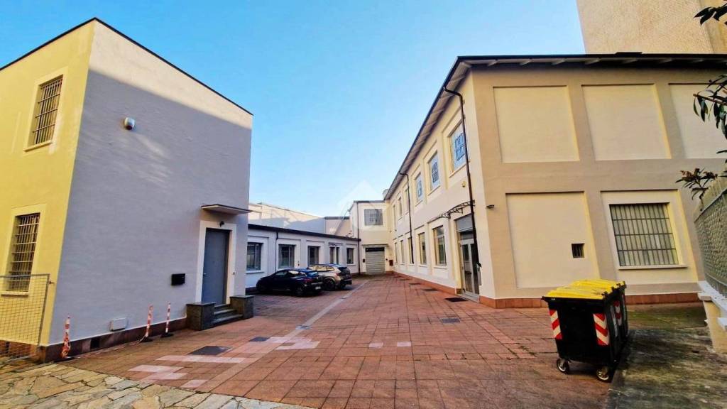 negozio in affitto a Torino in zona Cenisia