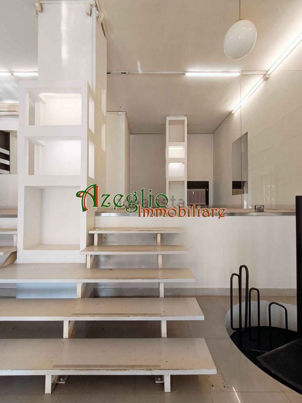 negozio in affitto a Torino in zona Mirafiori Nord