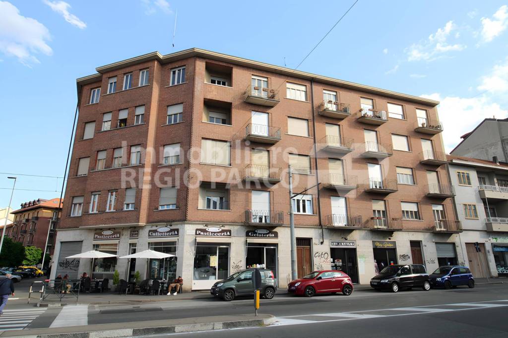 negozio in affitto a Torino in zona Regio Parco