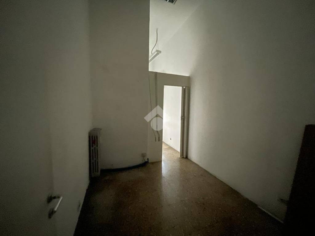 negozio in affitto a Torino in zona Pozzo Strada