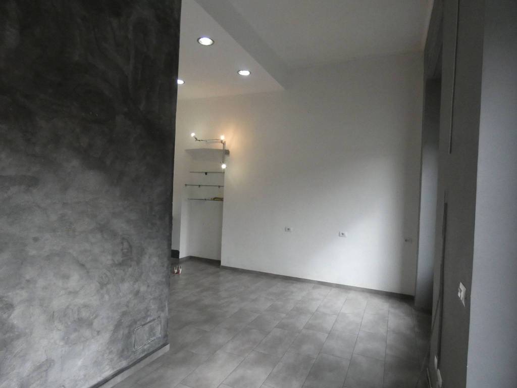 negozio in affitto a Torino in zona Mirafiori Nord