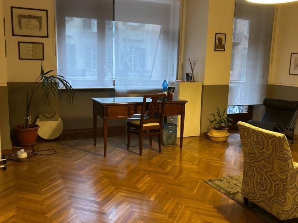 intera palazzina in affitto a Torino in zona Cit Turin
