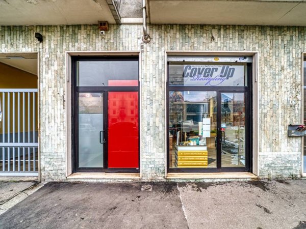 negozio in affitto a Torino in zona Lucento