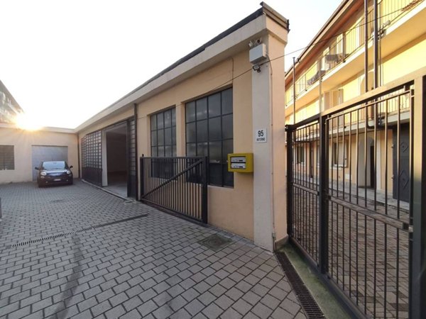 negozio in affitto a Torino in zona Rebaudengo