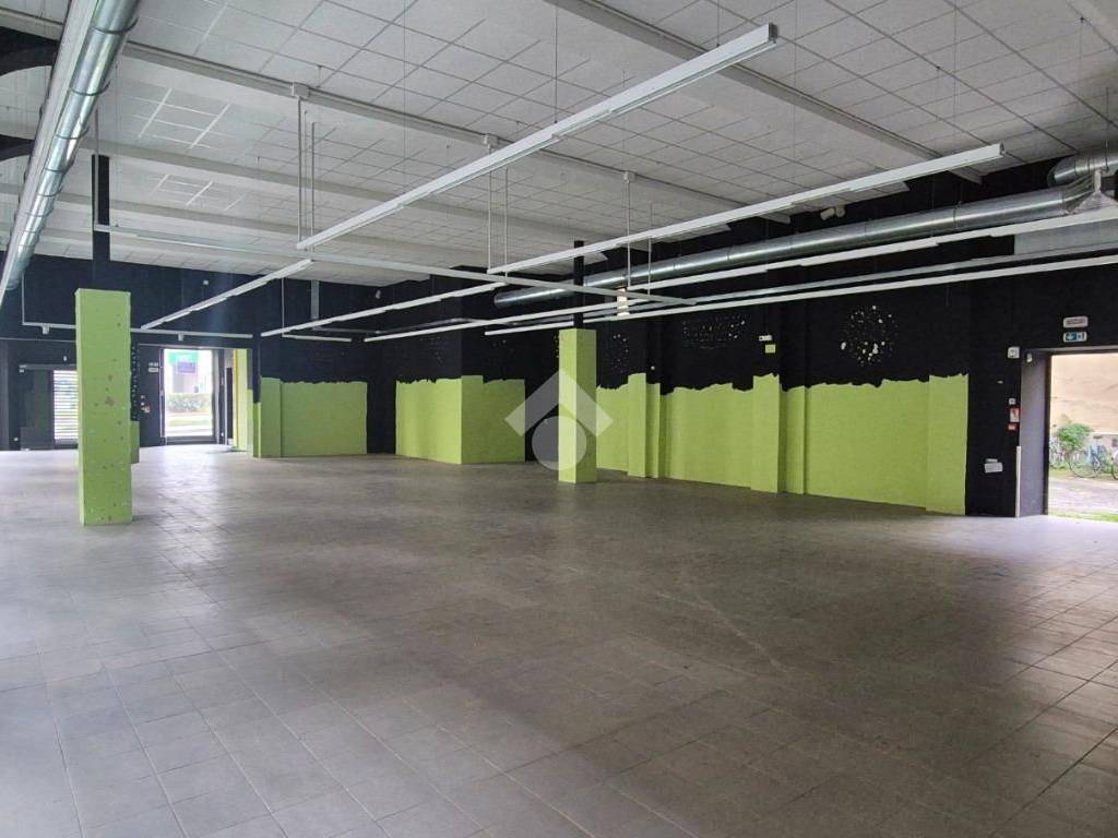 negozio in affitto a Torino in zona Borgata Vittoria