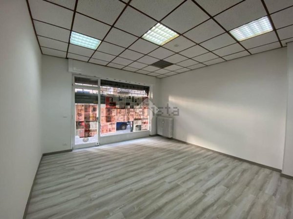 negozio in affitto a Torino in zona Parella