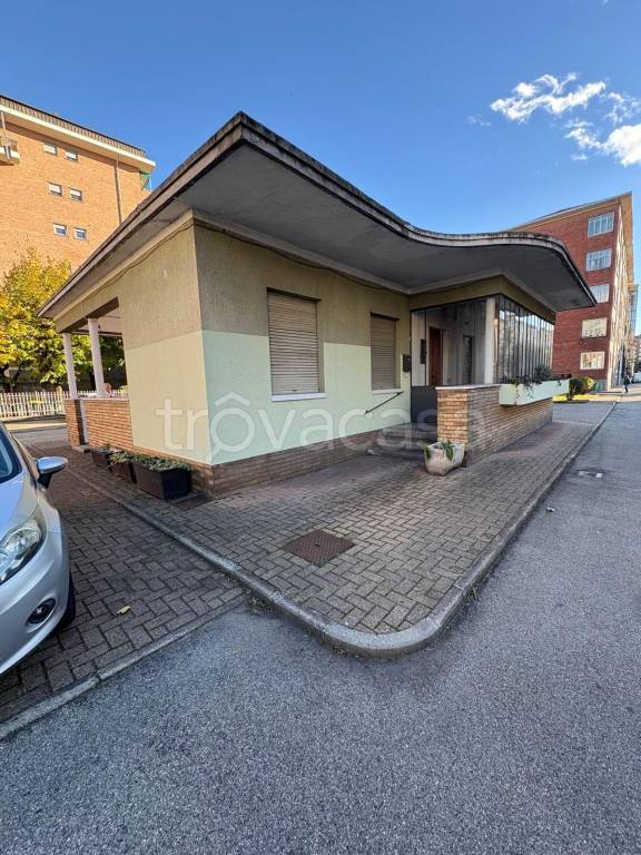 negozio in affitto a Torino in zona Millefonti