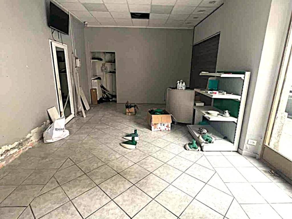 negozio in affitto a Torino in zona Parella