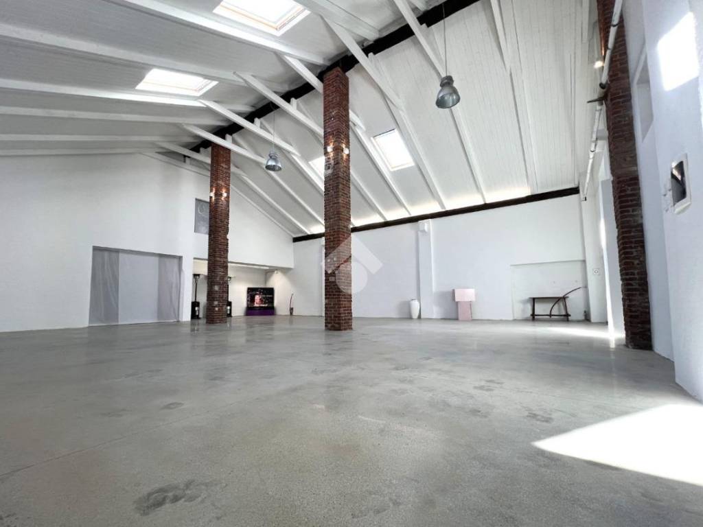 negozio in affitto a Torino in zona Lucento