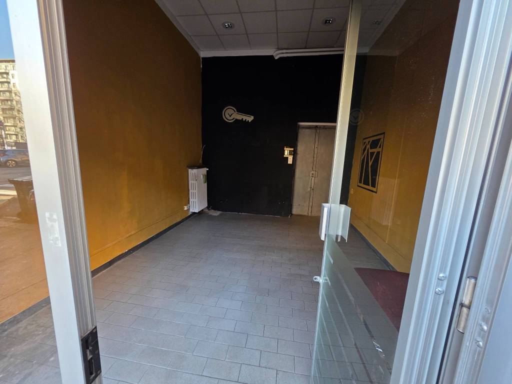 negozio in affitto a Torino in zona Parella