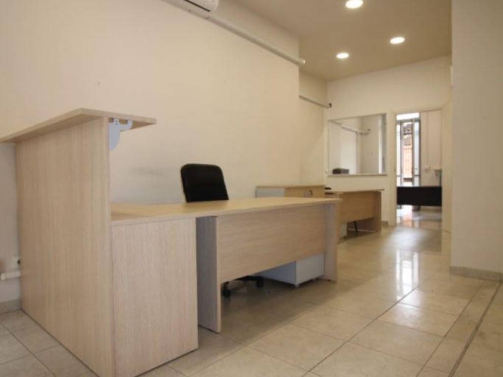 negozio in affitto a Torino in zona Lingotto