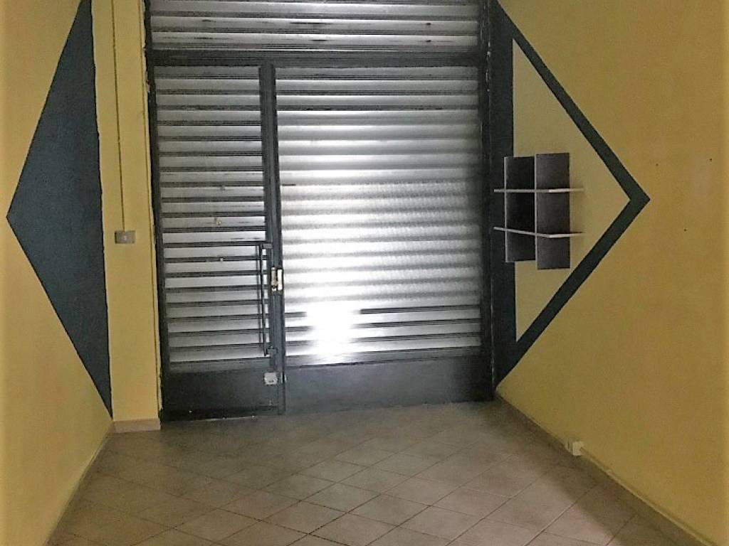 negozio in affitto a Torino in zona Madonna di Campagna