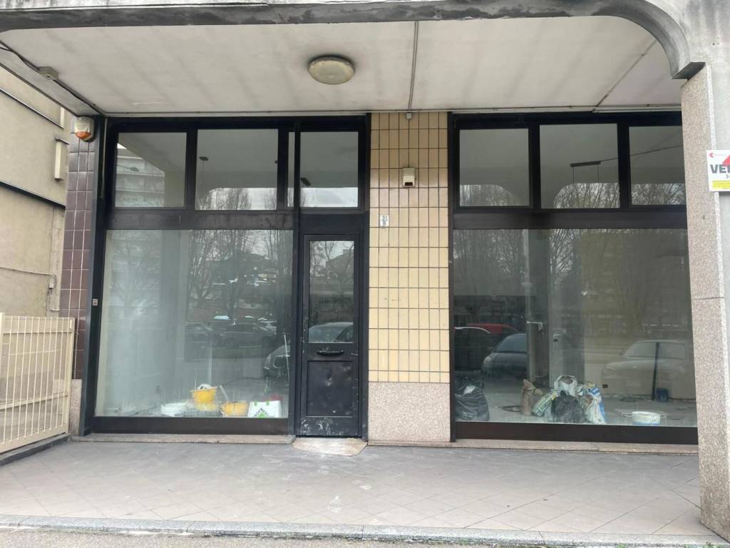 negozio in affitto a Torino in zona Rebaudengo