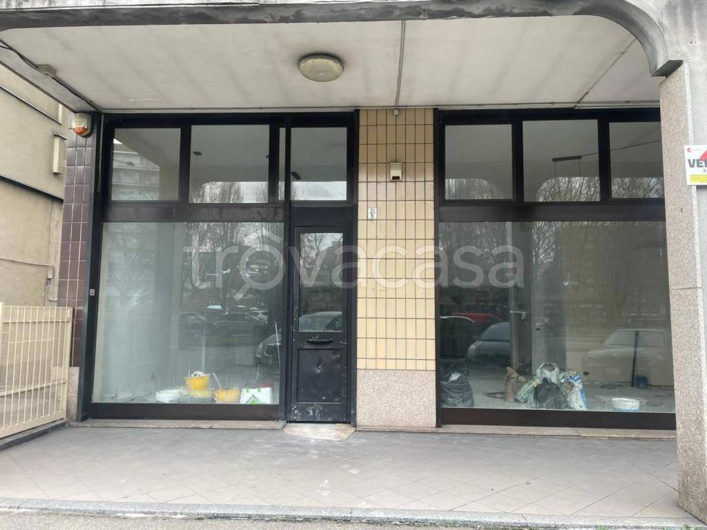 negozio in affitto a Torino in zona Rebaudengo