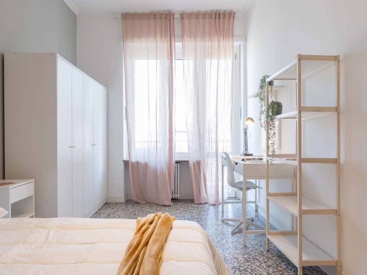 negozio in affitto a Torino in zona San Salvario