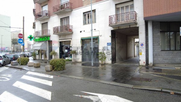 locale commerciale in affitto a Torino in zona Regio Parco
