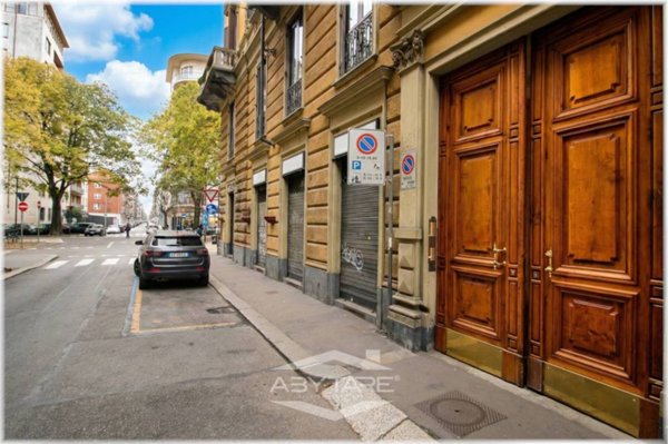 negozio in affitto a Torino in zona San Salvario