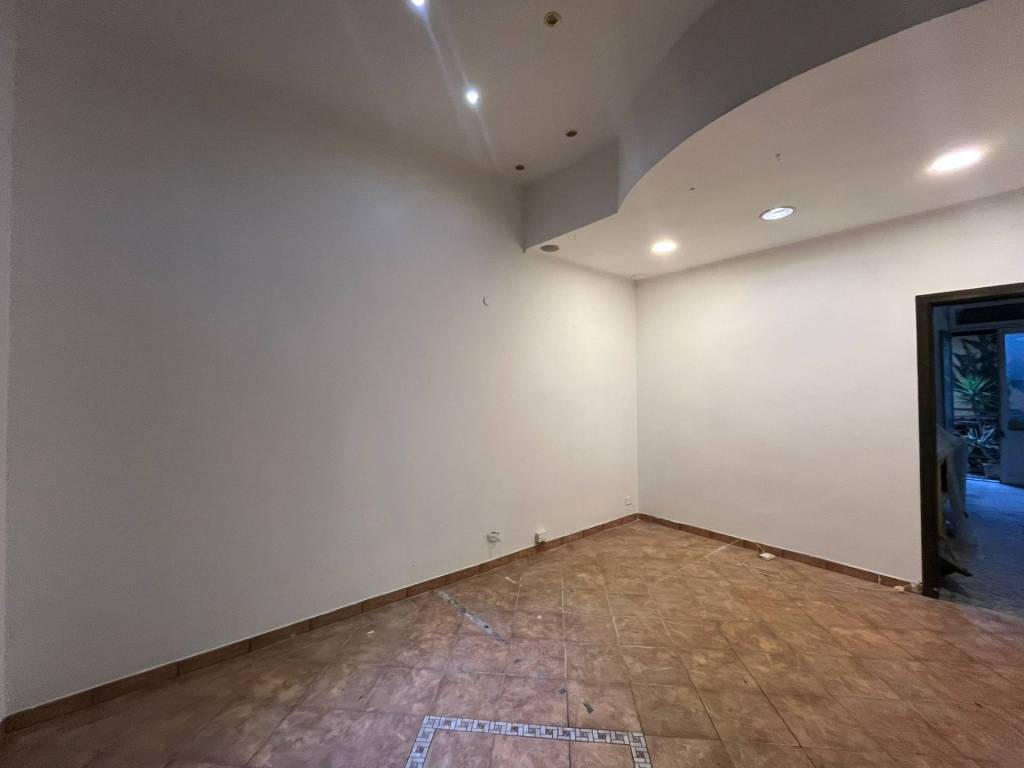 negozio in affitto a Torino in zona Lingotto