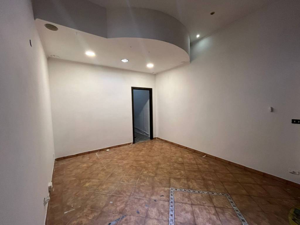 negozio in affitto a Torino in zona Lingotto