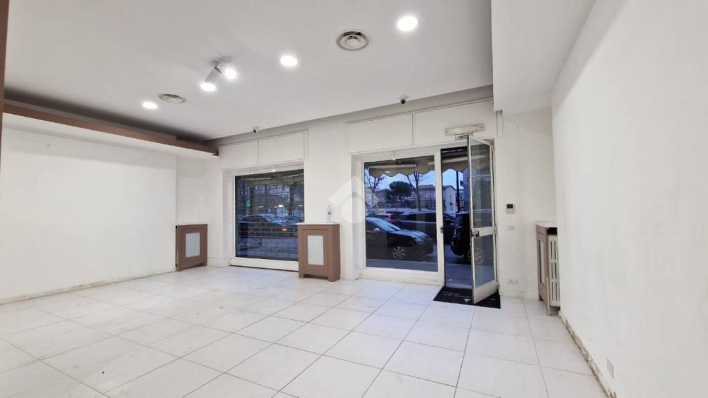 negozio in affitto a Torino in zona Pozzo Strada