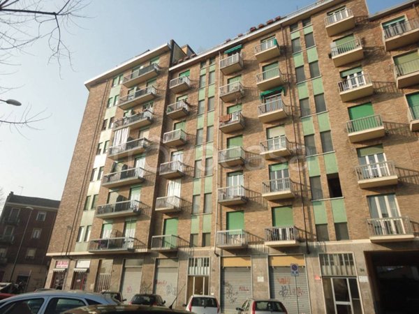 negozio in affitto a Torino in zona Lingotto