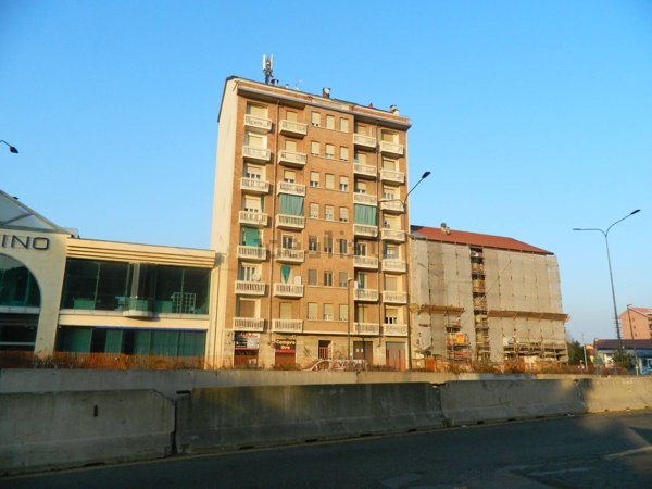 negozio in affitto a Torino in zona Madonna di Campagna