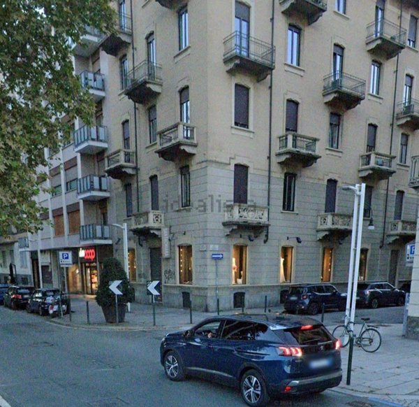 negozio in affitto a Torino in zona Cit Turin