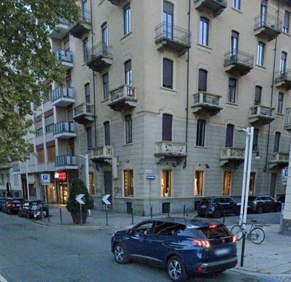 negozio in affitto a Torino in zona Cit Turin