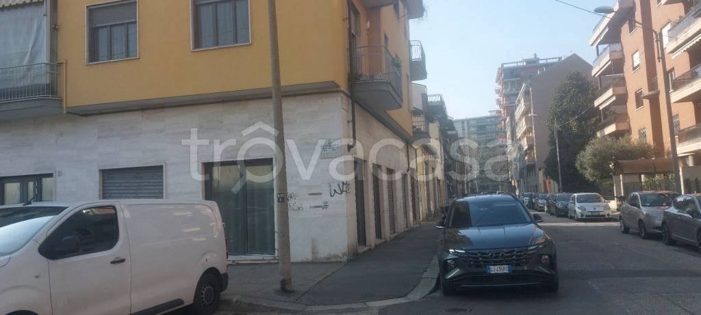 negozio in affitto a Torino in zona Lingotto
