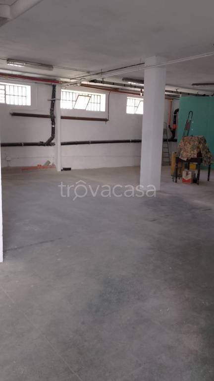 locale commerciale in affitto a Torino in zona Regio Parco