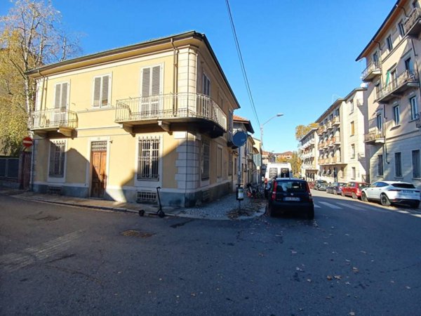 negozio in affitto a Torino in zona Sassi