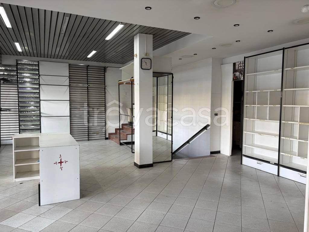 negozio in affitto a Torino in zona Mirafiori Sud