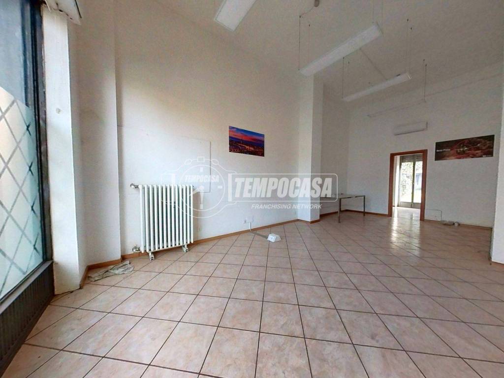 negozio in affitto a Torino in zona Regio Parco