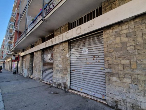 negozio in affitto a Torino in zona Pozzo Strada