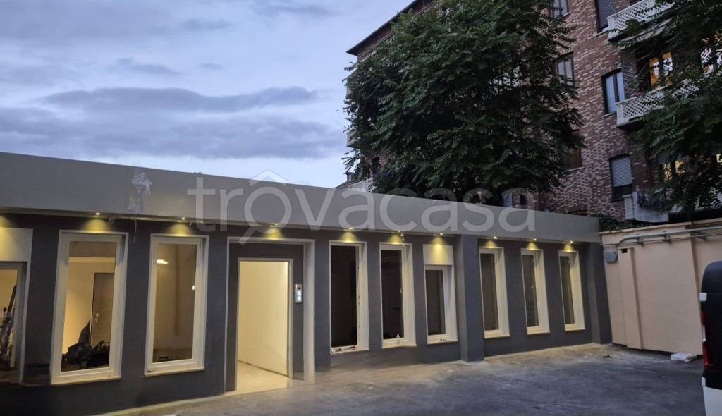 negozio in affitto a Torino in zona Cit Turin