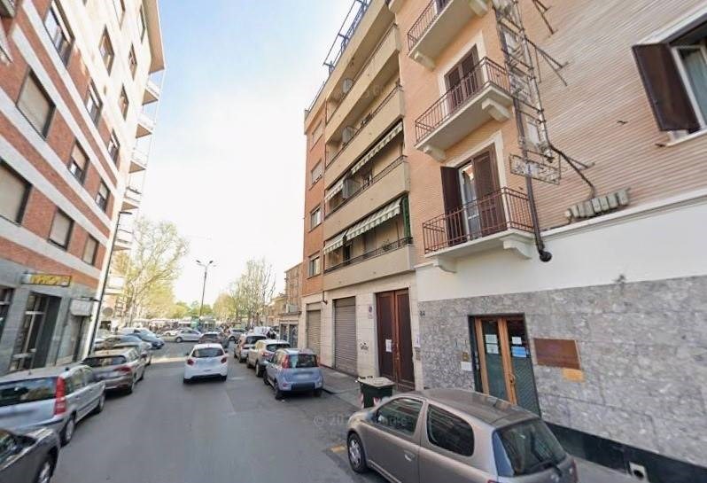 negozio in affitto a Torino in zona Parella
