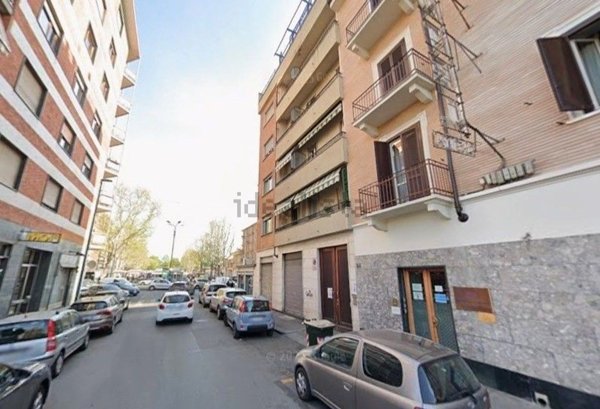 negozio in affitto a Torino in zona Parella