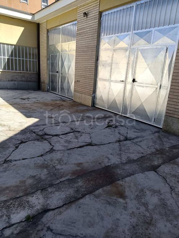 negozio in affitto a Torino in zona Mirafiori Nord