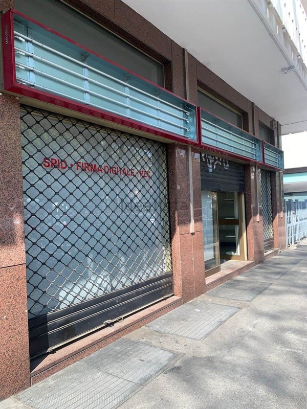 negozio in affitto a Torino in zona Pozzo Strada