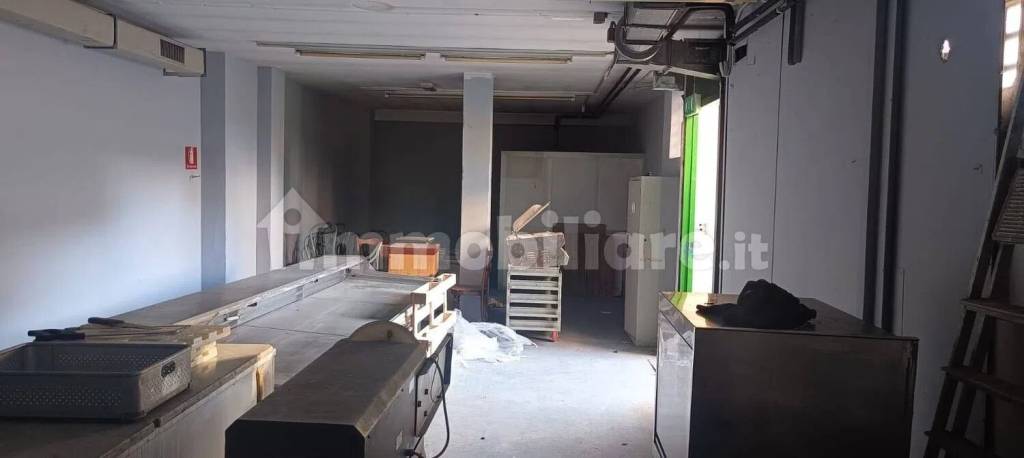 negozio in affitto a Torino in zona Lingotto