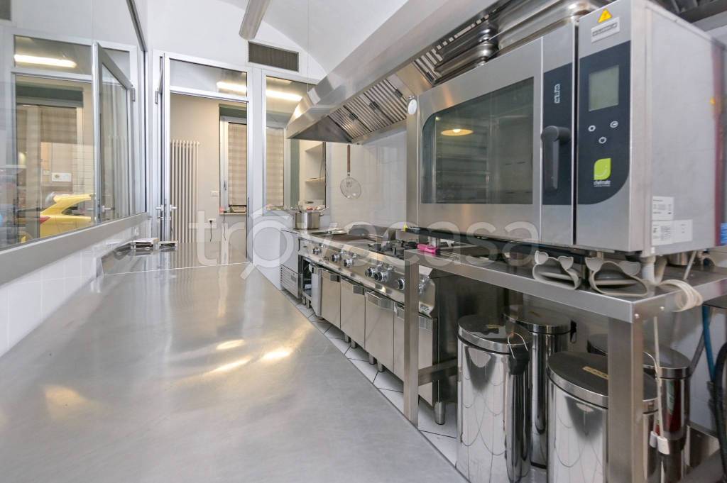 negozio in affitto a Torino in zona San Salvario