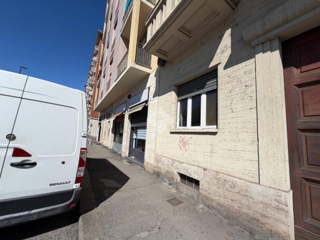negozio in affitto a Torino in zona Lucento