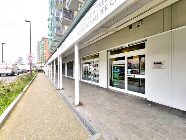 negozio in affitto a Torino in zona Borgata Vittoria