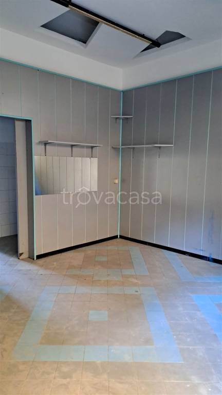 negozio in affitto a Torino in zona Parella