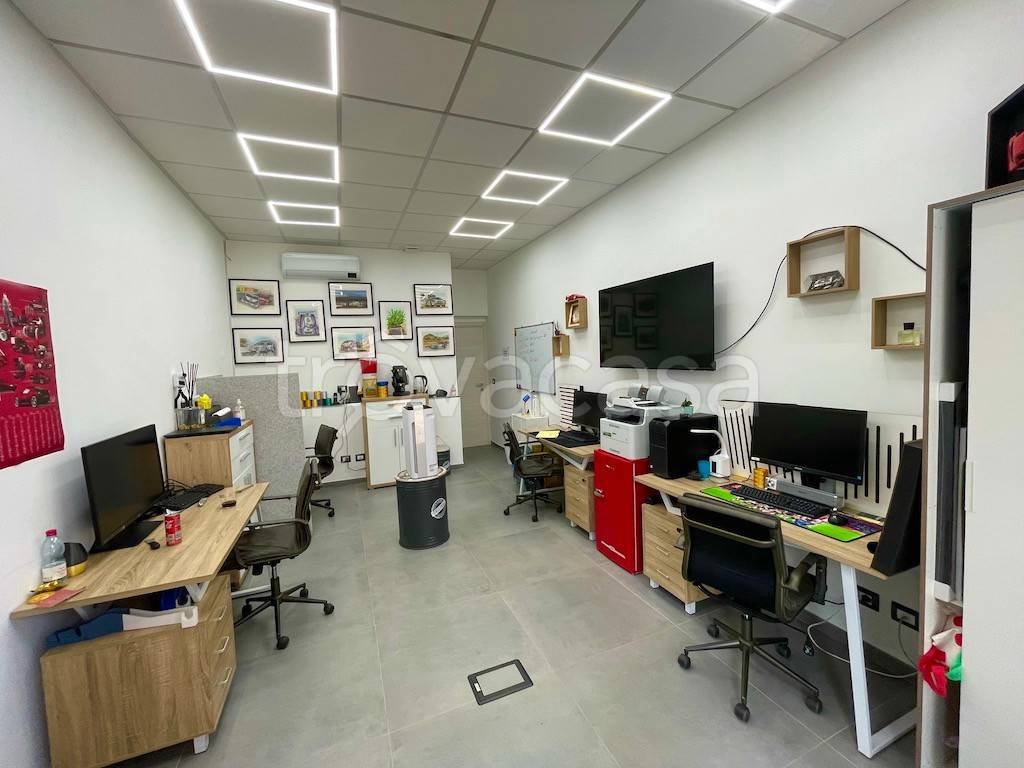 negozio in affitto a Torino in zona Cit Turin