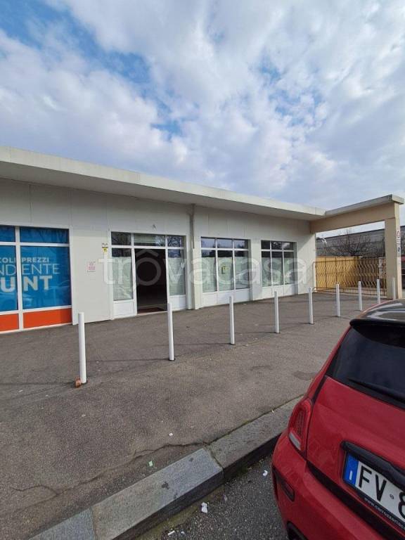 negozio in affitto a Torino in zona Mirafiori Sud